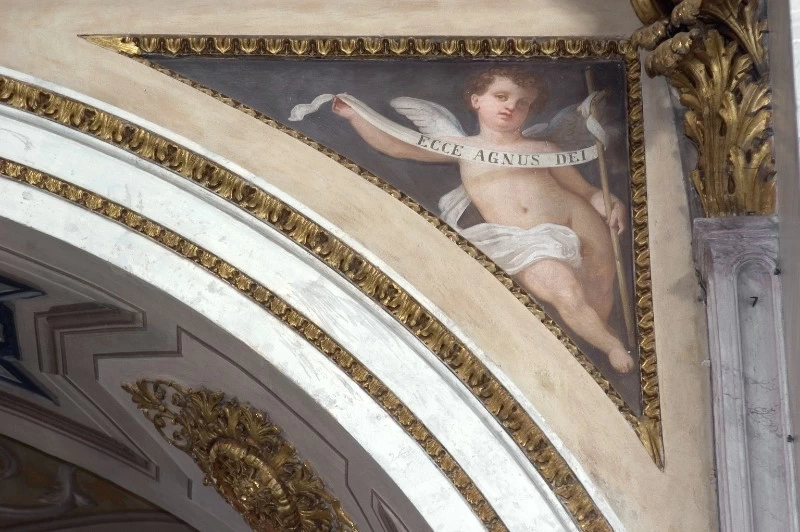 Angioletto con cartiglio ECCE AGNUS DEI